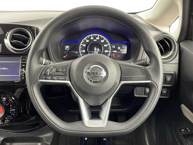 日産 ノート e－パワー X Vセレクション 埼玉県 2020(令2)年 5万km インペリアルアンバーP 純正ナビ（BT・フルTV・FM・AM・ipod・DVD・CD）/アラウンドビューモニター/衝突被害軽減ブレーキ/車線逸脱警報機能/ステアリングスイッチ/純正アルミホイール/純正フロアマット/純正LEDヘッドライト/ウィンカーミラー/スマートキー/プッシュスタート/横滑り防止装置/フルオートエアコン/オートハイビーム