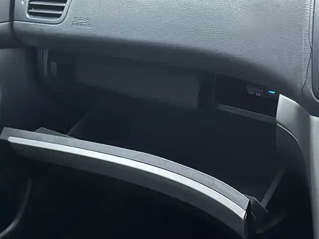 スバル レガシィ Ｂ４ 2．0GT スペックB 千葉県 2006(平18)年 9.2万km サテンホワイトパール 社外DVDナビ/(AM/FM/AUX/CD/MD)/地デジチューナー/STiエアロ（フロント・リア）/STiタワーバー/6速MT/4WD/ETC/フォグランプ/ウィンカーミラー/電動格納ミラー/純正18インチAW/シートリフター/禁煙車/フロアマット/ドアバイザー/スペアキー/取扱説明書/保証書