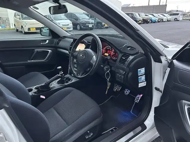 スバル レガシィ Ｂ４ 2．0GT スペックB 千葉県 2006(平18)年 9.2万km サテンホワイトパール 社外DVDナビ/(AM/FM/AUX/CD/MD)/地デジチューナー/STiエアロ（フロント・リア）/STiタワーバー/6速MT/4WD/ETC/フォグランプ/ウィンカーミラー/電動格納ミラー/純正18インチAW/シートリフター/禁煙車/フロアマット/ドアバイザー/スペアキー/取扱説明書/保証書