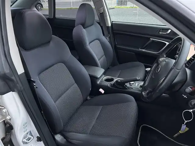 スバル レガシィ Ｂ４ 2．0GT スペックB 千葉県 2006(平18)年 9.2万km サテンホワイトパール 社外DVDナビ/(AM/FM/AUX/CD/MD)/地デジチューナー/STiエアロ（フロント・リア）/STiタワーバー/6速MT/4WD/ETC/フォグランプ/ウィンカーミラー/電動格納ミラー/純正18インチAW/シートリフター/禁煙車/フロアマット/ドアバイザー/スペアキー/取扱説明書/保証書