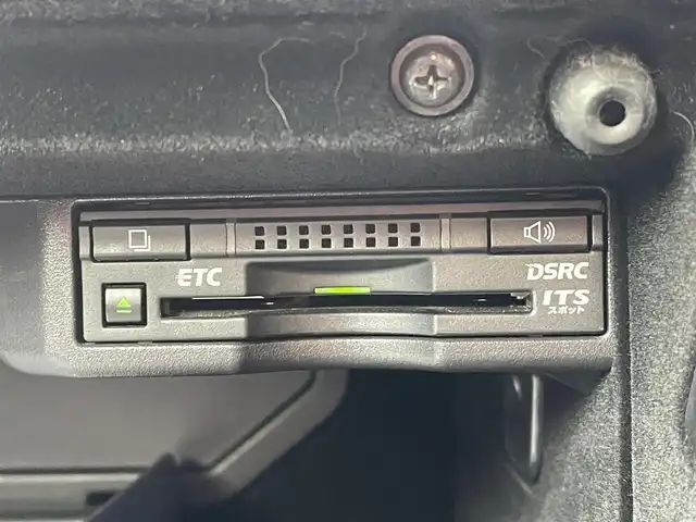 レクサス ＲＣ 200t Fスポーツ 千葉県 2017(平29)年 5.2万km ホワイトノーヴァガラスフレーク マークレビンソンサウンドシステム/専用レザーシート/純正メーカーオプションナビ/・CD/DVD/Blu-ray/MSV/Bluetooth/フルセグ/バックカメラ/前席パワーシート/前席シートヒーター/前席シートベンチレーション/アダプティブクルーズコントロール/ブラインドスポットモニター/前後コーナーセンサー/スマートキー/純正19インチアルミホイール/パドルシフト/ステアリングヒーター/純正ビルトインETC2.0/純正LEDヘッドライト/フォグランプ/本革巻きステアリング/サイド＆カーテンエアバッグ/新車時保証書＆取扱説明書