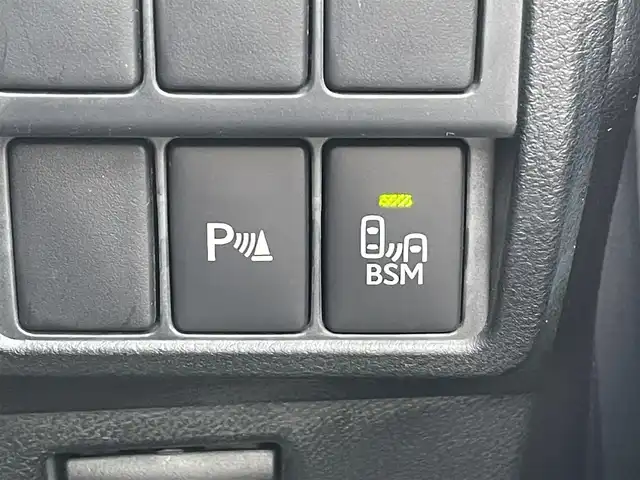 レクサス ＲＣ 200t Fスポーツ 千葉県 2017(平29)年 5.2万km ホワイトノーヴァガラスフレーク マークレビンソンサウンドシステム/専用レザーシート/純正メーカーオプションナビ/・CD/DVD/Blu-ray/MSV/Bluetooth/フルセグ/バックカメラ/前席パワーシート/前席シートヒーター/前席シートベンチレーション/アダプティブクルーズコントロール/ブラインドスポットモニター/前後コーナーセンサー/スマートキー/純正19インチアルミホイール/パドルシフト/ステアリングヒーター/純正ビルトインETC2.0/純正LEDヘッドライト/フォグランプ/本革巻きステアリング/サイド＆カーテンエアバッグ/新車時保証書＆取扱説明書