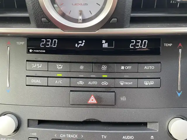 レクサス ＲＣ 200t Fスポーツ 千葉県 2017(平29)年 5.2万km ホワイトノーヴァガラスフレーク マークレビンソンサウンドシステム/専用レザーシート/純正メーカーオプションナビ/・CD/DVD/Blu-ray/MSV/Bluetooth/フルセグ/バックカメラ/前席パワーシート/前席シートヒーター/前席シートベンチレーション/アダプティブクルーズコントロール/ブラインドスポットモニター/前後コーナーセンサー/スマートキー/純正19インチアルミホイール/パドルシフト/ステアリングヒーター/純正ビルトインETC2.0/純正LEDヘッドライト/フォグランプ/本革巻きステアリング/サイド＆カーテンエアバッグ/新車時保証書＆取扱説明書