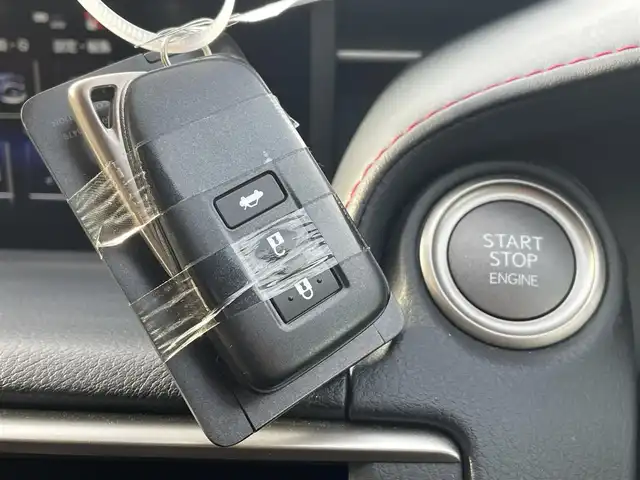 レクサス ＲＣ 200t Fスポーツ 千葉県 2017(平29)年 5.2万km ホワイトノーヴァガラスフレーク マークレビンソンサウンドシステム/専用レザーシート/純正メーカーオプションナビ/・CD/DVD/Blu-ray/MSV/Bluetooth/フルセグ/バックカメラ/前席パワーシート/前席シートヒーター/前席シートベンチレーション/アダプティブクルーズコントロール/ブラインドスポットモニター/前後コーナーセンサー/スマートキー/純正19インチアルミホイール/パドルシフト/ステアリングヒーター/純正ビルトインETC2.0/純正LEDヘッドライト/フォグランプ/本革巻きステアリング/サイド＆カーテンエアバッグ/新車時保証書＆取扱説明書