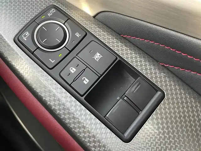 レクサス ＲＣ 200t Fスポーツ 千葉県 2017(平29)年 5.2万km ホワイトノーヴァガラスフレーク マークレビンソンサウンドシステム/専用レザーシート/純正メーカーオプションナビ/・CD/DVD/Blu-ray/MSV/Bluetooth/フルセグ/バックカメラ/前席パワーシート/前席シートヒーター/前席シートベンチレーション/アダプティブクルーズコントロール/ブラインドスポットモニター/前後コーナーセンサー/スマートキー/純正19インチアルミホイール/パドルシフト/ステアリングヒーター/純正ビルトインETC2.0/純正LEDヘッドライト/フォグランプ/本革巻きステアリング/サイド＆カーテンエアバッグ/新車時保証書＆取扱説明書