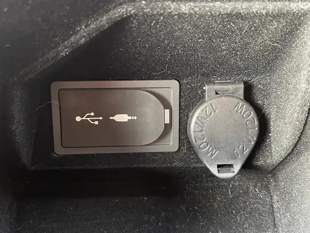 レクサス ＲＣ 200t Fスポーツ 千葉県 2017(平29)年 5.2万km ホワイトノーヴァガラスフレーク マークレビンソンサウンドシステム/専用レザーシート/純正メーカーオプションナビ/・CD/DVD/Blu-ray/MSV/Bluetooth/フルセグ/バックカメラ/前席パワーシート/前席シートヒーター/前席シートベンチレーション/アダプティブクルーズコントロール/ブラインドスポットモニター/前後コーナーセンサー/スマートキー/純正19インチアルミホイール/パドルシフト/ステアリングヒーター/純正ビルトインETC2.0/純正LEDヘッドライト/フォグランプ/本革巻きステアリング/サイド＆カーテンエアバッグ/新車時保証書＆取扱説明書