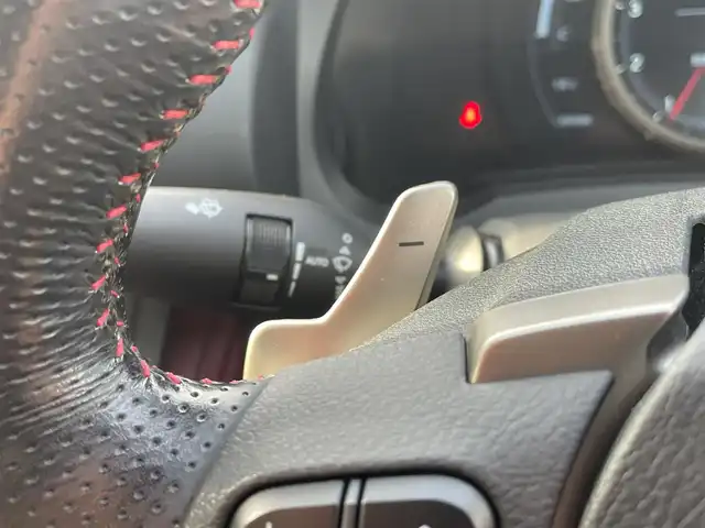 レクサス ＲＣ 200t Fスポーツ 千葉県 2017(平29)年 5.2万km ホワイトノーヴァガラスフレーク マークレビンソンサウンドシステム/専用レザーシート/純正メーカーオプションナビ/・CD/DVD/Blu-ray/MSV/Bluetooth/フルセグ/バックカメラ/前席パワーシート/前席シートヒーター/前席シートベンチレーション/アダプティブクルーズコントロール/ブラインドスポットモニター/前後コーナーセンサー/スマートキー/純正19インチアルミホイール/パドルシフト/ステアリングヒーター/純正ビルトインETC2.0/純正LEDヘッドライト/フォグランプ/本革巻きステアリング/サイド＆カーテンエアバッグ/新車時保証書＆取扱説明書