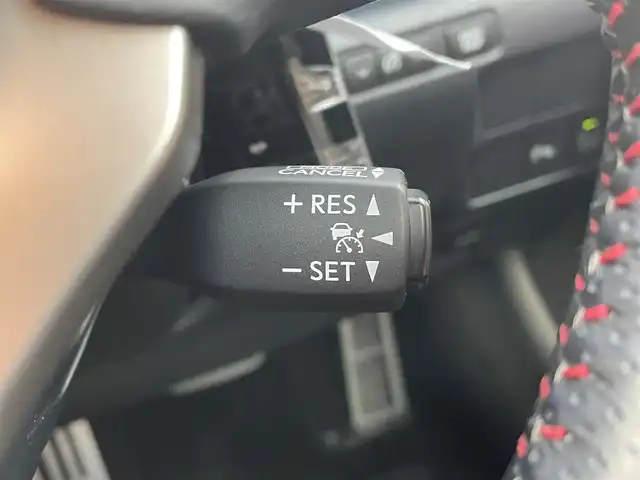 レクサス ＲＣ 200t Fスポーツ 千葉県 2017(平29)年 5.2万km ホワイトノーヴァガラスフレーク マークレビンソンサウンドシステム/専用レザーシート/純正メーカーオプションナビ/・CD/DVD/Blu-ray/MSV/Bluetooth/フルセグ/バックカメラ/前席パワーシート/前席シートヒーター/前席シートベンチレーション/アダプティブクルーズコントロール/ブラインドスポットモニター/前後コーナーセンサー/スマートキー/純正19インチアルミホイール/パドルシフト/ステアリングヒーター/純正ビルトインETC2.0/純正LEDヘッドライト/フォグランプ/本革巻きステアリング/サイド＆カーテンエアバッグ/新車時保証書＆取扱説明書