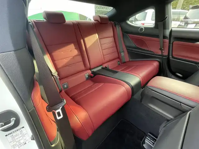 レクサス ＲＣ 200t Fスポーツ 千葉県 2017(平29)年 5.2万km ホワイトノーヴァガラスフレーク マークレビンソンサウンドシステム/専用レザーシート/純正メーカーオプションナビ/・CD/DVD/Blu-ray/MSV/Bluetooth/フルセグ/バックカメラ/前席パワーシート/前席シートヒーター/前席シートベンチレーション/アダプティブクルーズコントロール/ブラインドスポットモニター/前後コーナーセンサー/スマートキー/純正19インチアルミホイール/パドルシフト/ステアリングヒーター/純正ビルトインETC2.0/純正LEDヘッドライト/フォグランプ/本革巻きステアリング/サイド＆カーテンエアバッグ/新車時保証書＆取扱説明書