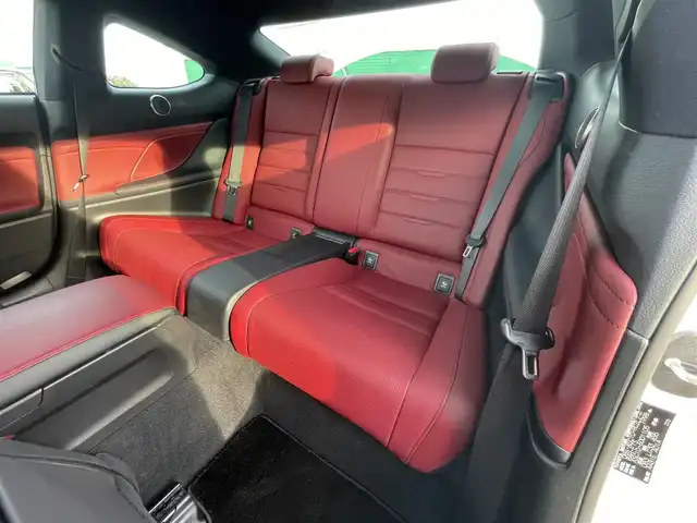 レクサス ＲＣ 200t Fスポーツ 千葉県 2017(平29)年 5.2万km ホワイトノーヴァガラスフレーク マークレビンソンサウンドシステム/専用レザーシート/純正メーカーオプションナビ/・CD/DVD/Blu-ray/MSV/Bluetooth/フルセグ/バックカメラ/前席パワーシート/前席シートヒーター/前席シートベンチレーション/アダプティブクルーズコントロール/ブラインドスポットモニター/前後コーナーセンサー/スマートキー/純正19インチアルミホイール/パドルシフト/ステアリングヒーター/純正ビルトインETC2.0/純正LEDヘッドライト/フォグランプ/本革巻きステアリング/サイド＆カーテンエアバッグ/新車時保証書＆取扱説明書