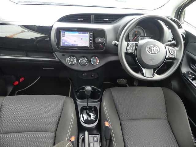 トヨタ ヴィッツ F セーフティーエディションⅢ 千葉県 2019(平31)年 5.7万km ホワイトパールクリスタルシャイン Toyota Safety Sense/・プリクラッシュセーフティ/・レーンディパーチャーアラート/・オートハイビーム/純正SDナビ/ワンセグTV/【CD再生機能　Bluetooth接続】/バックカメラ/ステアリングスイッチ/LEDヘッドライト/ウインカーミラー/クリアランスソナー/スマートキー