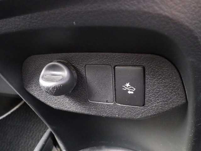 トヨタ ヴィッツ F セーフティーエディションⅢ 千葉県 2019(平31)年 5.7万km ホワイトパールクリスタルシャイン Toyota Safety Sense/・プリクラッシュセーフティ/・レーンディパーチャーアラート/・オートハイビーム/純正SDナビ/ワンセグTV/【CD再生機能　Bluetooth接続】/バックカメラ/ステアリングスイッチ/LEDヘッドライト/ウインカーミラー/クリアランスソナー/スマートキー