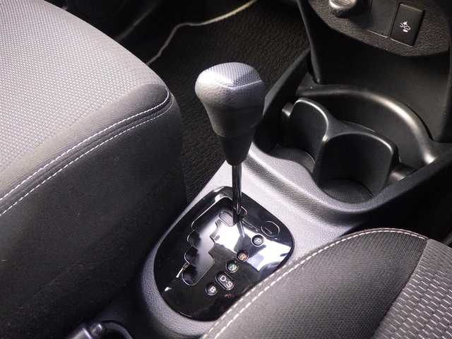 トヨタ ヴィッツ F セーフティーエディションⅢ 千葉県 2019(平31)年 5.7万km ホワイトパールクリスタルシャイン Toyota Safety Sense/・プリクラッシュセーフティ/・レーンディパーチャーアラート/・オートハイビーム/純正SDナビ/ワンセグTV/【CD再生機能　Bluetooth接続】/バックカメラ/ステアリングスイッチ/LEDヘッドライト/ウインカーミラー/クリアランスソナー/スマートキー