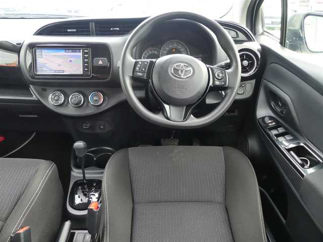 トヨタ ヴィッツ F セーフティーエディションⅢ 千葉県 2019(平31)年 5.7万km ホワイトパールクリスタルシャイン Toyota Safety Sense/・プリクラッシュセーフティ/・レーンディパーチャーアラート/・オートハイビーム/純正SDナビ/ワンセグTV/【CD再生機能　Bluetooth接続】/バックカメラ/ステアリングスイッチ/LEDヘッドライト/ウインカーミラー/クリアランスソナー/スマートキー