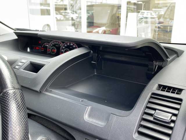 トヨタ ヴォクシー ZS 道東・釧路十勝 2012(平24)年 6.9万km ブラック 4WD/寒冷地仕様/ナビ MDV-L530W　/　(AM/FM/CD/DVD/BT)/フリップダウンモニター　/エンジンスターター/バックカメラ/片側パワースライドドア/冬タイヤ積込/純正16インチAW/純正フロアマット/ドアバイザー/MTモード付AT/オートライト/ABS/横滑り防止装置