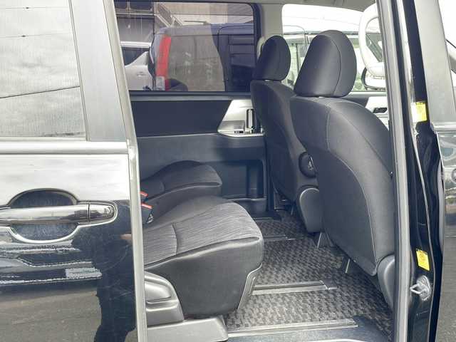 トヨタ ヴォクシー ZS 道東・釧路十勝 2012(平24)年 6.9万km ブラック 4WD/寒冷地仕様/ナビ MDV-L530W　/　(AM/FM/CD/DVD/BT)/フリップダウンモニター　/エンジンスターター/バックカメラ/片側パワースライドドア/冬タイヤ積込/純正16インチAW/純正フロアマット/ドアバイザー/MTモード付AT/オートライト/ABS/横滑り防止装置
