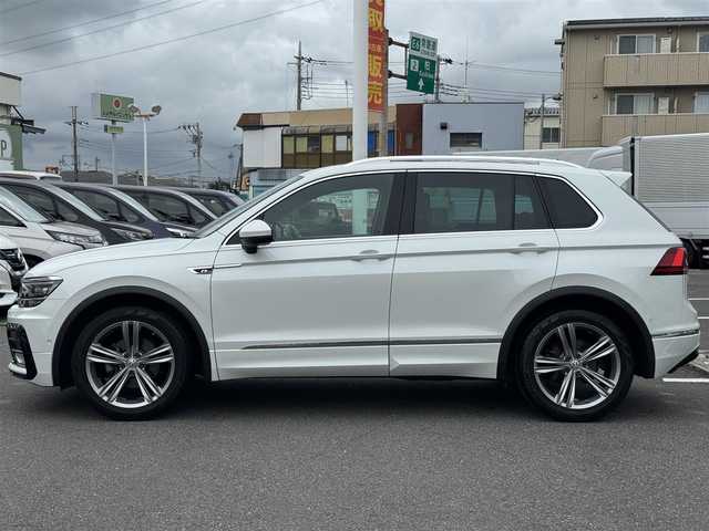 フォルクスワーゲン ティグアン TSI Rライン 千葉県 2017(平29)年 7.5万km オリックスホワイトパールエフェクト ワンオーナー車/衝突被害軽減ブレーキ/レーンキープアシスト/アダプティブクルーズコントロール/LEDヘッドライト/カーテンエアバッグ/前後コーナーセンサー/純正9.2インチメモリーナビ/Bluetooth/バック+全方位カメラ/CD＆DVD再生/ワンセグTV/ETC/前後ドライブレコーダー/ターボ車/純正19インチアルミホイール/純正フロアマット/ハーフレザーシート/革巻きステアリング/プッシュスタート/スマートキー/スペアキー/取扱説明書＆保証書