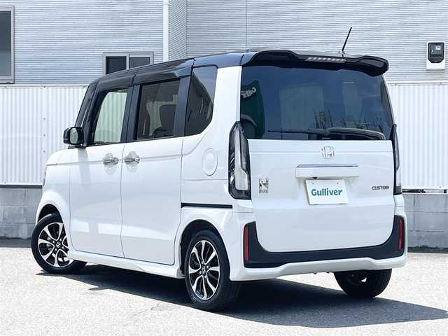 ホンダ Ｎ ＢＯＸ カスタム コーディネートスタイル 栃木県 2025(令7)年 0.4万km プラチナホワイトパール ワンオーナー/Honda SENSING/・衝突軽減ブレーキ(CMBS)/・先行車発進お知らせ機能/・歩行者事故低減ステアリング/・路外逸脱抑制機能/・標識認識機能/・渋滞追従機能付アダプティブクルーズコントロール(ACC)/・車線維持支援システム(LKAS)/・誤発進抑制機能/・後方誤発進抑制機能/・近距離衝突軽減ブレーキ/・急アクセル抑制機能/・パーキングセンサーシステム/・オートハイビーム/純正8インチメモリナビ【VXM-245ZFEi】/・地デジ/・Bluetooth/・USB/純正14インチアルミホイール/リアワイドカメラ/両側パワースライドドア/運転席＆助手席シートヒーター/ETC/電子制御パーキングブレーキ/オートブレーキホールド機能/フルLEDヘッドライト/LEDフォグランプ/取扱説明書/保証書/スペアキー１