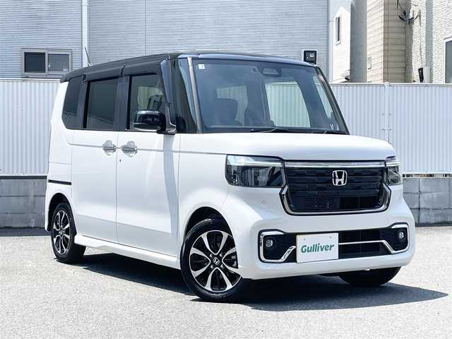 ホンダ Ｎ ＢＯＸ カスタム コーディネートスタイル 栃木県 2025(令7)年 0.4万km プラチナホワイトパール ワンオーナー/Honda SENSING/・衝突軽減ブレーキ(CMBS)/・先行車発進お知らせ機能/・歩行者事故低減ステアリング/・路外逸脱抑制機能/・標識認識機能/・渋滞追従機能付アダプティブクルーズコントロール(ACC)/・車線維持支援システム(LKAS)/・誤発進抑制機能/・後方誤発進抑制機能/・近距離衝突軽減ブレーキ/・急アクセル抑制機能/・パーキングセンサーシステム/・オートハイビーム/純正8インチメモリナビ【VXM-245ZFEi】/・地デジ/・Bluetooth/・USB/純正14インチアルミホイール/リアワイドカメラ/両側パワースライドドア/運転席＆助手席シートヒーター/ETC/電子制御パーキングブレーキ/オートブレーキホールド機能/フルLEDヘッドライト/LEDフォグランプ/取扱説明書/保証書/スペアキー１