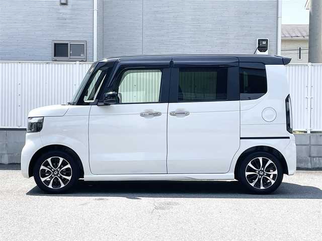 ホンダ Ｎ ＢＯＸ カスタム コーディネートスタイル 栃木県 2025(令7)年 0.4万km プラチナホワイトパール ワンオーナー/Honda SENSING/・衝突軽減ブレーキ(CMBS)/・先行車発進お知らせ機能/・歩行者事故低減ステアリング/・路外逸脱抑制機能/・標識認識機能/・渋滞追従機能付アダプティブクルーズコントロール(ACC)/・車線維持支援システム(LKAS)/・誤発進抑制機能/・後方誤発進抑制機能/・近距離衝突軽減ブレーキ/・急アクセル抑制機能/・パーキングセンサーシステム/・オートハイビーム/純正8インチメモリナビ【VXM-245ZFEi】/・地デジ/・Bluetooth/・USB/純正14インチアルミホイール/リアワイドカメラ/両側パワースライドドア/運転席＆助手席シートヒーター/ETC/電子制御パーキングブレーキ/オートブレーキホールド機能/フルLEDヘッドライト/LEDフォグランプ/取扱説明書/保証書/スペアキー１