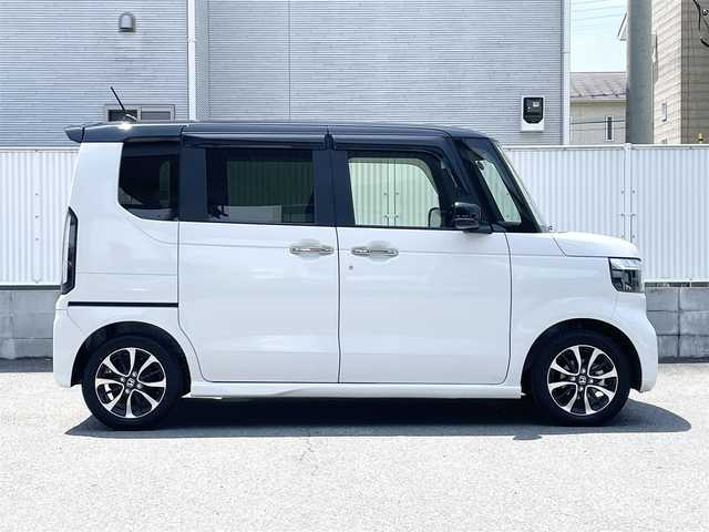 ホンダ Ｎ ＢＯＸ カスタム コーディネートスタイル 栃木県 2025(令7)年 0.4万km プラチナホワイトパール ワンオーナー/Honda SENSING/・衝突軽減ブレーキ(CMBS)/・先行車発進お知らせ機能/・歩行者事故低減ステアリング/・路外逸脱抑制機能/・標識認識機能/・渋滞追従機能付アダプティブクルーズコントロール(ACC)/・車線維持支援システム(LKAS)/・誤発進抑制機能/・後方誤発進抑制機能/・近距離衝突軽減ブレーキ/・急アクセル抑制機能/・パーキングセンサーシステム/・オートハイビーム/純正8インチメモリナビ【VXM-245ZFEi】/・地デジ/・Bluetooth/・USB/純正14インチアルミホイール/リアワイドカメラ/両側パワースライドドア/運転席＆助手席シートヒーター/ETC/電子制御パーキングブレーキ/オートブレーキホールド機能/フルLEDヘッドライト/LEDフォグランプ/取扱説明書/保証書/スペアキー１