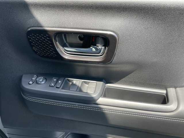 ホンダ Ｎ ＢＯＸ カスタム コーディネートスタイル 栃木県 2025(令7)年 0.4万km プラチナホワイトパール ワンオーナー/Honda SENSING/・衝突軽減ブレーキ(CMBS)/・先行車発進お知らせ機能/・歩行者事故低減ステアリング/・路外逸脱抑制機能/・標識認識機能/・渋滞追従機能付アダプティブクルーズコントロール(ACC)/・車線維持支援システム(LKAS)/・誤発進抑制機能/・後方誤発進抑制機能/・近距離衝突軽減ブレーキ/・急アクセル抑制機能/・パーキングセンサーシステム/・オートハイビーム/純正8インチメモリナビ【VXM-245ZFEi】/・地デジ/・Bluetooth/・USB/純正14インチアルミホイール/リアワイドカメラ/両側パワースライドドア/運転席＆助手席シートヒーター/ETC/電子制御パーキングブレーキ/オートブレーキホールド機能/フルLEDヘッドライト/LEDフォグランプ/取扱説明書/保証書/スペアキー１