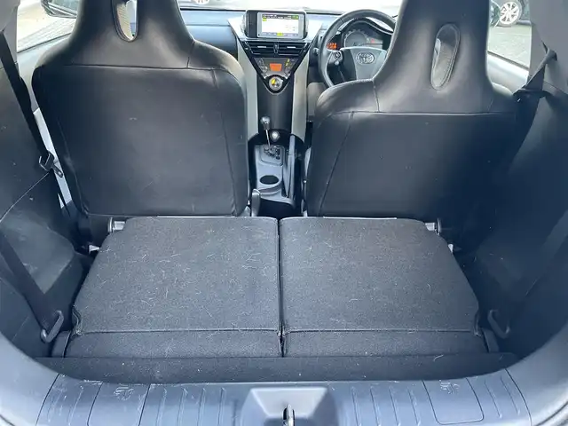 トヨタ ｉＱ 130G レザーパッケージ 長崎県 2013(平25)年 3.4万km シルバーⅡ 登録時33188km/純正ナビ/Bluetoothaudio/TV/CD/ETC/電格ミラー/ステアリングスイッチ/プッシュスタート/スマートキー/シガーソケット/MTモード付きAT/カラーコード 2LT