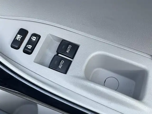 トヨタ ｉＱ 130G レザーパッケージ 長崎県 2013(平25)年 3.4万km シルバーⅡ 登録時33188km/純正ナビ/Bluetoothaudio/TV/CD/ETC/電格ミラー/ステアリングスイッチ/プッシュスタート/スマートキー/シガーソケット/MTモード付きAT/カラーコード 2LT