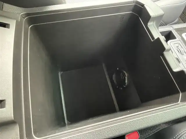 トヨタ ランドクルーザー プラド TX Lパッケージ ブラックED 宮崎県 2021(令3)年 4万km ホワイトパールクリスタルシャイン プリクラッシュセーフティ/レーンディパーチャーアラート/クリアランスソナー/ロードサインアシスト/純正SDナビ（NSZT-Y68T）/・（フルセグTV/CD/DVD/Bluetooth）/バックカメラ/ETC/D・N席パワーシート/D・N席シートヒーター・クーラー/ステアリングスイッチ/オートLEDライト/電動格納ウィンカーミラー/純正フロアマット/スマートキー/純正17インチアルミ/サンルーフ