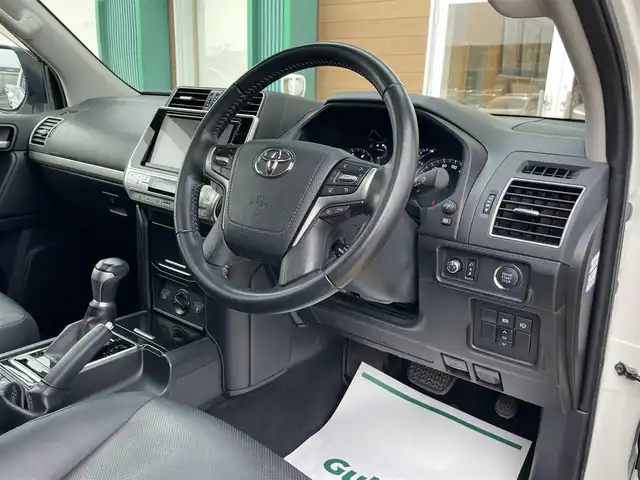 トヨタ ランドクルーザー プラド TX Lパッケージ ブラックED 宮崎県 2021(令3)年 4万km ホワイトパールクリスタルシャイン プリクラッシュセーフティ/レーンディパーチャーアラート/クリアランスソナー/ロードサインアシスト/純正SDナビ（NSZT-Y68T）/・（フルセグTV/CD/DVD/Bluetooth）/バックカメラ/ETC/D・N席パワーシート/D・N席シートヒーター・クーラー/ステアリングスイッチ/オートLEDライト/電動格納ウィンカーミラー/純正フロアマット/スマートキー/純正17インチアルミ/サンルーフ