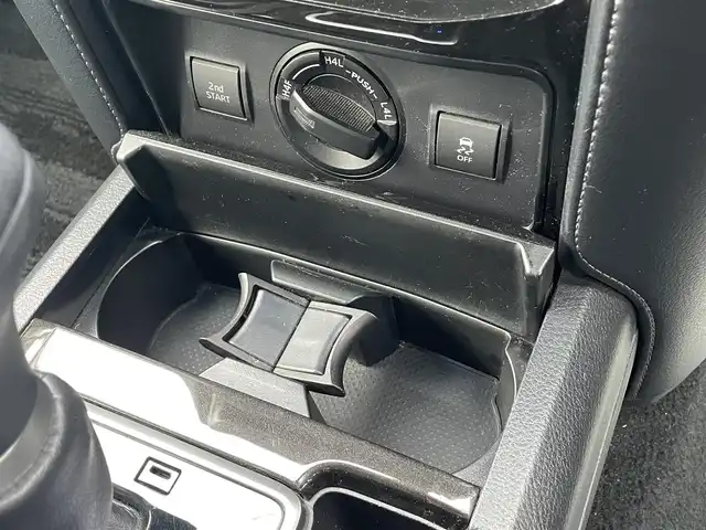 トヨタ ランドクルーザー プラド TX Lパッケージ ブラックED 宮崎県 2021(令3)年 4万km ホワイトパールクリスタルシャイン プリクラッシュセーフティ/レーンディパーチャーアラート/クリアランスソナー/ロードサインアシスト/純正SDナビ（NSZT-Y68T）/・（フルセグTV/CD/DVD/Bluetooth）/バックカメラ/ETC/D・N席パワーシート/D・N席シートヒーター・クーラー/ステアリングスイッチ/オートLEDライト/電動格納ウィンカーミラー/純正フロアマット/スマートキー/純正17インチアルミ/サンルーフ