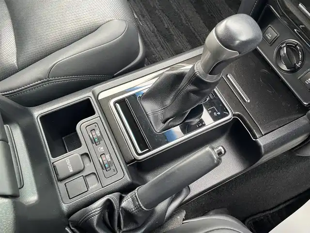 トヨタ ランドクルーザー プラド TX Lパッケージ ブラックED 宮崎県 2021(令3)年 4万km ホワイトパールクリスタルシャイン プリクラッシュセーフティ/レーンディパーチャーアラート/クリアランスソナー/ロードサインアシスト/純正SDナビ（NSZT-Y68T）/・（フルセグTV/CD/DVD/Bluetooth）/バックカメラ/ETC/D・N席パワーシート/D・N席シートヒーター・クーラー/ステアリングスイッチ/オートLEDライト/電動格納ウィンカーミラー/純正フロアマット/スマートキー/純正17インチアルミ/サンルーフ