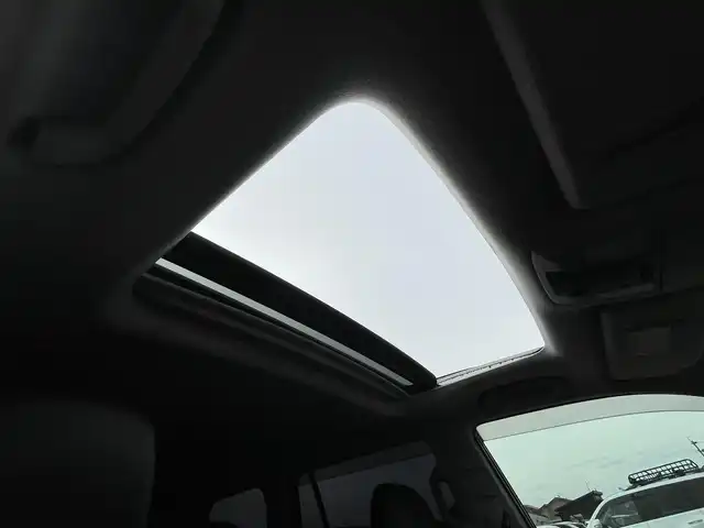 トヨタ ランドクルーザー プラド TX Lパッケージ ブラックED 宮崎県 2021(令3)年 4万km ホワイトパールクリスタルシャイン プリクラッシュセーフティ/レーンディパーチャーアラート/クリアランスソナー/ロードサインアシスト/純正SDナビ（NSZT-Y68T）/・（フルセグTV/CD/DVD/Bluetooth）/バックカメラ/ETC/D・N席パワーシート/D・N席シートヒーター・クーラー/ステアリングスイッチ/オートLEDライト/電動格納ウィンカーミラー/純正フロアマット/スマートキー/純正17インチアルミ/サンルーフ