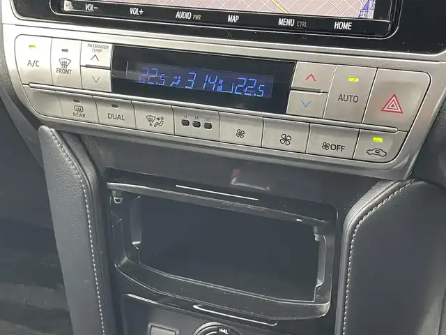 トヨタ ランドクルーザー プラド TX Lパッケージ ブラックED 宮崎県 2021(令3)年 4万km ホワイトパールクリスタルシャイン プリクラッシュセーフティ/レーンディパーチャーアラート/クリアランスソナー/ロードサインアシスト/純正SDナビ（NSZT-Y68T）/・（フルセグTV/CD/DVD/Bluetooth）/バックカメラ/ETC/D・N席パワーシート/D・N席シートヒーター・クーラー/ステアリングスイッチ/オートLEDライト/電動格納ウィンカーミラー/純正フロアマット/スマートキー/純正17インチアルミ/サンルーフ