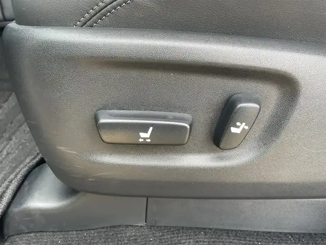 トヨタ ランドクルーザー プラド TX Lパッケージ ブラックED 宮崎県 2021(令3)年 4万km ホワイトパールクリスタルシャイン プリクラッシュセーフティ/レーンディパーチャーアラート/クリアランスソナー/ロードサインアシスト/純正SDナビ（NSZT-Y68T）/・（フルセグTV/CD/DVD/Bluetooth）/バックカメラ/ETC/D・N席パワーシート/D・N席シートヒーター・クーラー/ステアリングスイッチ/オートLEDライト/電動格納ウィンカーミラー/純正フロアマット/スマートキー/純正17インチアルミ/サンルーフ