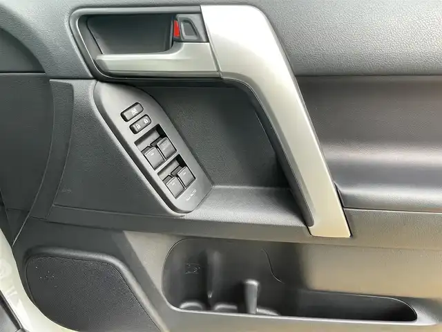 トヨタ ランドクルーザー プラド TX Lパッケージ ブラックED 宮崎県 2021(令3)年 4万km ホワイトパールクリスタルシャイン プリクラッシュセーフティ/レーンディパーチャーアラート/クリアランスソナー/ロードサインアシスト/純正SDナビ（NSZT-Y68T）/・（フルセグTV/CD/DVD/Bluetooth）/バックカメラ/ETC/D・N席パワーシート/D・N席シートヒーター・クーラー/ステアリングスイッチ/オートLEDライト/電動格納ウィンカーミラー/純正フロアマット/スマートキー/純正17インチアルミ/サンルーフ