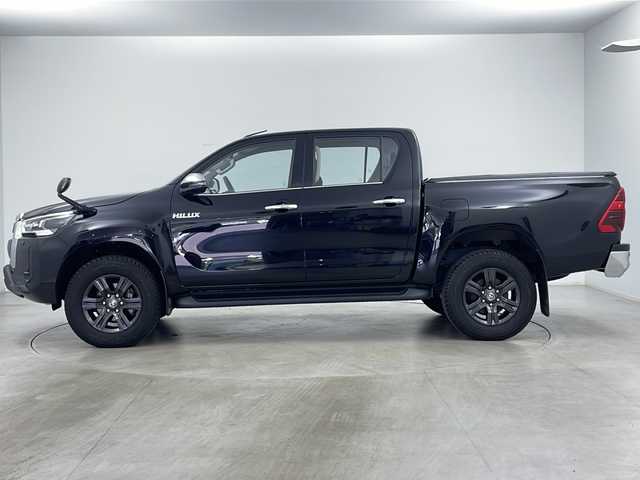トヨタ ハイラックス Z 道央・札幌 2023(令5)年 2.3万km アティチュードブラックマイカ ・4WD/・ワンオーナー/・純正ナビ&TV&DVD&CD&SD&BT&USB/・バックカメラ/・トヨタセーフティセンス/・レーダークルーズコントロール/・プリクラッシュセーフティ/・レンディパーチャーアラート/・ロードサインアシスト/・先行車発信告知機能/・クリアランスソナー/・アクティブトラクションコントロール/・ダウンヒルアシストコントロール/・アイドリングストップ/・サイドステップ/・革巻きステアリング/・ステアリングスイッチ/・専用トノカバー/・ラゲッジマット/・LEDヘッドライト/・LEDフォグ/・オートライト/・ヘッドライトクリーナー/・スマートキー/・保証書/・取説/・ナビ取説
