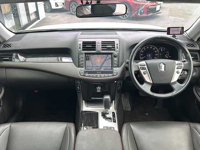 トヨタ クラウン アスリート プレミアムエディション 兵庫県 2012(平24)年 10.4万km ホワイトパールクリスタルシャイン 純正ナビ/(FM/AM/CD/DVD/TV/AUX)/バックカメラ/ETC/GPSレーダー【TZ-R001A】/運転席・助手席シートヒーター/運転席・助手席シートベンチレーション/電動格納ミラー/ドライブレコーダー/ステアリングスイッチ/シートメモリー/オートライト/キセノンライト/フロントフォグ/電動リアサンシェード/スマートキー