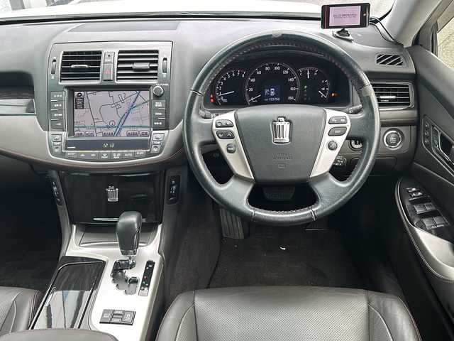 トヨタ クラウン アスリート プレミアムエディション 兵庫県 2012(平24)年 10.4万km ホワイトパールクリスタルシャイン 純正ナビ/(FM/AM/CD/DVD/TV/AUX)/バックカメラ/ETC/GPSレーダー【TZ-R001A】/運転席・助手席シートヒーター/運転席・助手席シートベンチレーション/電動格納ミラー/ドライブレコーダー/ステアリングスイッチ/シートメモリー/オートライト/キセノンライト/フロントフォグ/電動リアサンシェード/スマートキー