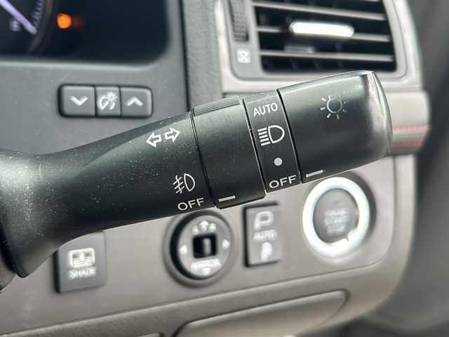 トヨタ クラウン アスリート プレミアムエディション 兵庫県 2012(平24)年 10.4万km ホワイトパールクリスタルシャイン 純正ナビ/(FM/AM/CD/DVD/TV/AUX)/バックカメラ/ETC/GPSレーダー【TZ-R001A】/運転席・助手席シートヒーター/運転席・助手席シートベンチレーション/電動格納ミラー/ドライブレコーダー/ステアリングスイッチ/シートメモリー/オートライト/キセノンライト/フロントフォグ/電動リアサンシェード/スマートキー