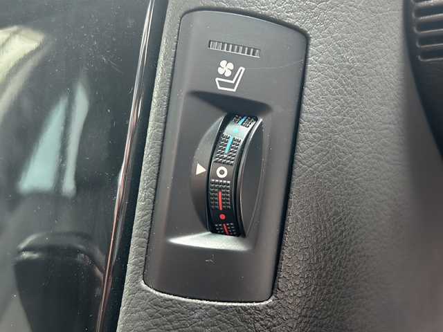 トヨタ クラウン アスリート プレミアムエディション 兵庫県 2012(平24)年 10.4万km ホワイトパールクリスタルシャイン 純正ナビ/(FM/AM/CD/DVD/TV/AUX)/バックカメラ/ETC/GPSレーダー【TZ-R001A】/運転席・助手席シートヒーター/運転席・助手席シートベンチレーション/電動格納ミラー/ドライブレコーダー/ステアリングスイッチ/シートメモリー/オートライト/キセノンライト/フロントフォグ/電動リアサンシェード/スマートキー