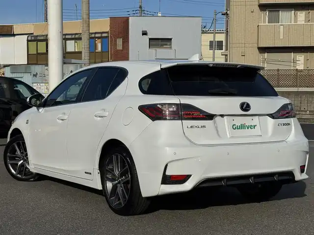 レクサス ＣＴ 200h Fスポーツ 千葉県 2016(平28)年 4.4万km ホワイトノーヴァガラスフレーク HV/トラクションコントロールシステム/コーナーセンサー/レーンキープアシスト/純正メモリーナビ/・CD/DVD/・AM/FM/・BT/・フルセグTV/・バッグカメラ/ベンチシート/・シートヒーター/・パワーシート/LEDヘッドライト/・オートライト/パドルシフト/純正17インチAW/ETC2.0/ドラレコ/W＋サイドエアバッグ/・カーテンエアバッグ/スマートキー/保証書・取説