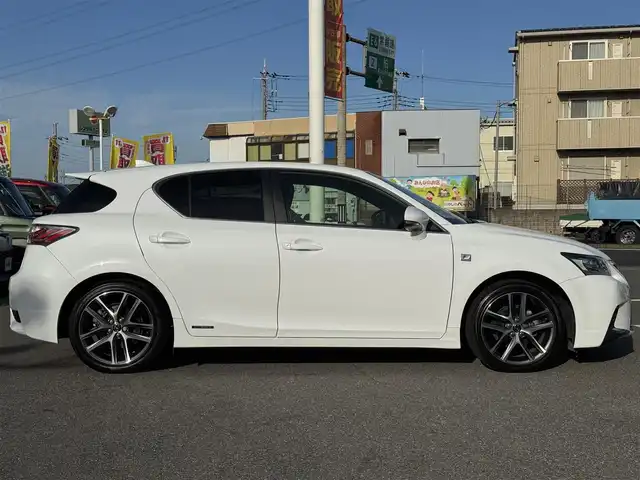 レクサス ＣＴ 200h Fスポーツ 千葉県 2016(平28)年 4.4万km ホワイトノーヴァガラスフレーク HV/トラクションコントロールシステム/コーナーセンサー/レーンキープアシスト/純正メモリーナビ/・CD/DVD/・AM/FM/・BT/・フルセグTV/・バッグカメラ/ベンチシート/・シートヒーター/・パワーシート/LEDヘッドライト/・オートライト/パドルシフト/純正17インチAW/ETC2.0/ドラレコ/W＋サイドエアバッグ/・カーテンエアバッグ/スマートキー/保証書・取説