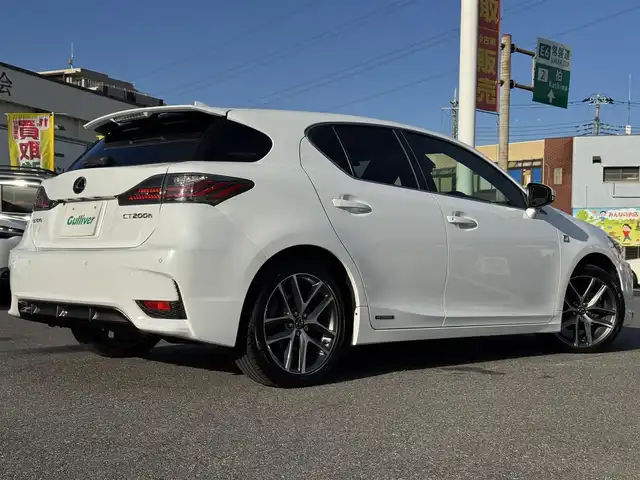 レクサス ＣＴ 200h Fスポーツ 千葉県 2016(平28)年 4.4万km ホワイトノーヴァガラスフレーク HV/トラクションコントロールシステム/コーナーセンサー/レーンキープアシスト/純正メモリーナビ/・CD/DVD/・AM/FM/・BT/・フルセグTV/・バッグカメラ/ベンチシート/・シートヒーター/・パワーシート/LEDヘッドライト/・オートライト/パドルシフト/純正17インチAW/ETC2.0/ドラレコ/W＋サイドエアバッグ/・カーテンエアバッグ/スマートキー/保証書・取説