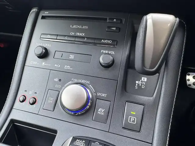 レクサス ＣＴ 200h Fスポーツ 千葉県 2016(平28)年 4.4万km ホワイトノーヴァガラスフレーク HV/トラクションコントロールシステム/コーナーセンサー/レーンキープアシスト/純正メモリーナビ/・CD/DVD/・AM/FM/・BT/・フルセグTV/・バッグカメラ/ベンチシート/・シートヒーター/・パワーシート/LEDヘッドライト/・オートライト/パドルシフト/純正17インチAW/ETC2.0/ドラレコ/W＋サイドエアバッグ/・カーテンエアバッグ/スマートキー/保証書・取説