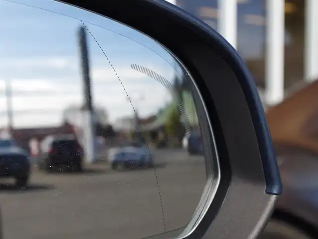 ボルボ ＸＣ４０ T4 AWD インスクリプション 埼玉県 2018(平30)年 6.8万km デニムブルーメタリック ワンオーナー/ベージュレザーシート/アダプティブクルーズコントロール/インテリセーフ/harman/kardon/Carplay/パークセンサー/ブラインドスポットモニター/全周囲カメラ/純正ナビ/ドラレコ/ETC/フルセグTV/Bluetooth/ワイヤレス充電/シートポジションメモリー機能/全席シートヒーター/ステアリングヒーター