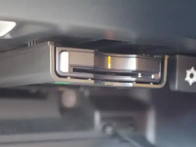 ボルボ ＸＣ４０ T4 AWD インスクリプション 埼玉県 2018(平30)年 6.8万km デニムブルーメタリック ワンオーナー/ベージュレザーシート/アダプティブクルーズコントロール/インテリセーフ/harman/kardon/Carplay/パークセンサー/ブラインドスポットモニター/全周囲カメラ/純正ナビ/ドラレコ/ETC/フルセグTV/Bluetooth/ワイヤレス充電/シートポジションメモリー機能/全席シートヒーター/ステアリングヒーター