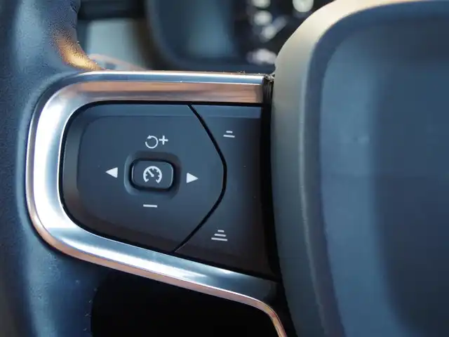 ボルボ ＸＣ４０ T4 AWD インスクリプション 埼玉県 2018(平30)年 6.8万km デニムブルーメタリック ワンオーナー/ベージュレザーシート/アダプティブクルーズコントロール/インテリセーフ/harman/kardon/Carplay/パークセンサー/ブラインドスポットモニター/全周囲カメラ/純正ナビ/ドラレコ/ETC/フルセグTV/Bluetooth/ワイヤレス充電/シートポジションメモリー機能/全席シートヒーター/ステアリングヒーター