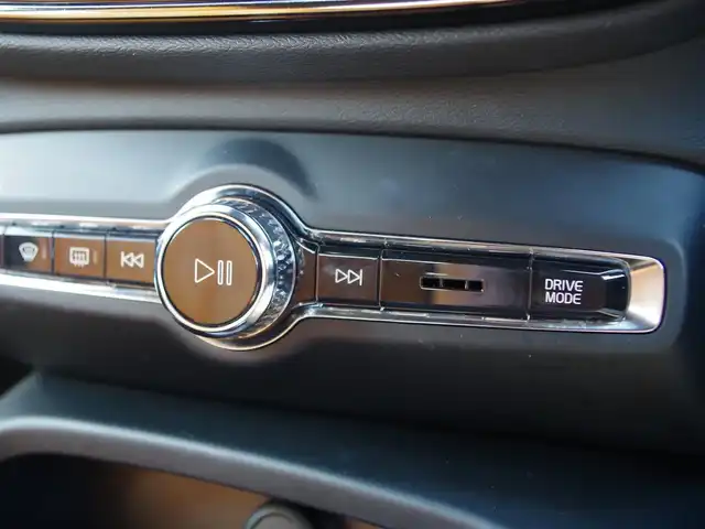 ボルボ ＸＣ４０ T4 AWD インスクリプション 埼玉県 2018(平30)年 6.8万km デニムブルーメタリック ワンオーナー/ベージュレザーシート/アダプティブクルーズコントロール/インテリセーフ/harman/kardon/Carplay/パークセンサー/ブラインドスポットモニター/全周囲カメラ/純正ナビ/ドラレコ/ETC/フルセグTV/Bluetooth/ワイヤレス充電/シートポジションメモリー機能/全席シートヒーター/ステアリングヒーター