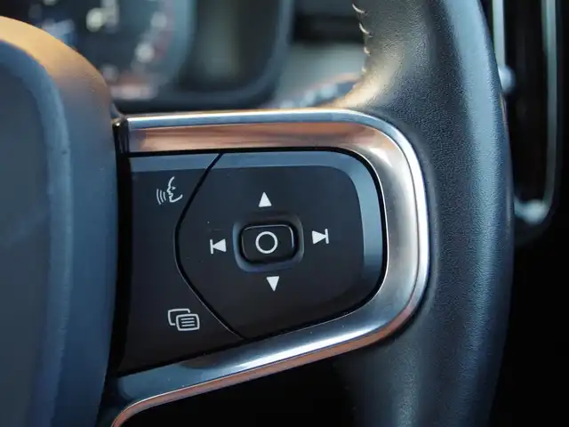 ボルボ ＸＣ４０ T4 AWD インスクリプション 埼玉県 2018(平30)年 6.8万km デニムブルーメタリック ワンオーナー/ベージュレザーシート/アダプティブクルーズコントロール/インテリセーフ/harman/kardon/Carplay/パークセンサー/ブラインドスポットモニター/全周囲カメラ/純正ナビ/ドラレコ/ETC/フルセグTV/Bluetooth/ワイヤレス充電/シートポジションメモリー機能/全席シートヒーター/ステアリングヒーター